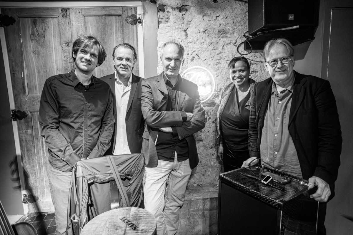 2025-10-09 - Ella-Borations met Deborah Carter 4tet